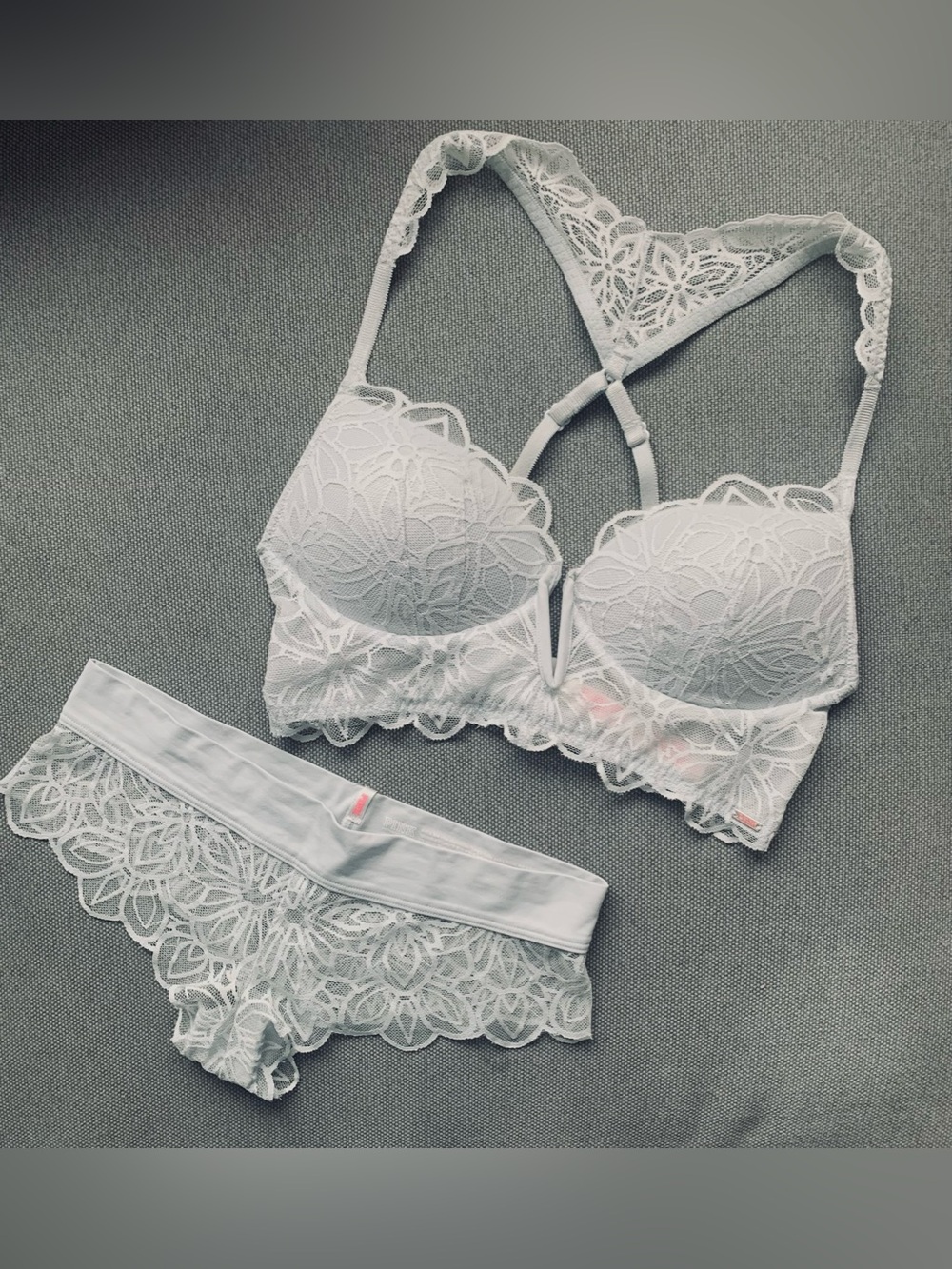 Victorias Secret NWOT Lace “DATE” Push-up
Bra &”Cheekster”Panty Lt Gray Small